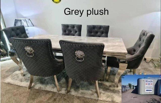 Image 1 of Louis marble dining table with 4 rose grey plush chairs