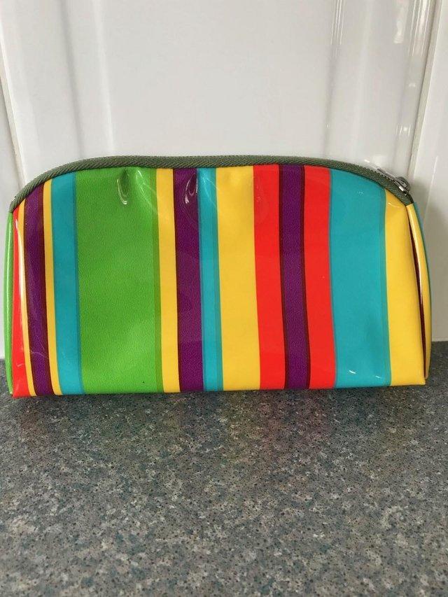 Preview of the first image of Makeup bag – with modern colourful stripes.