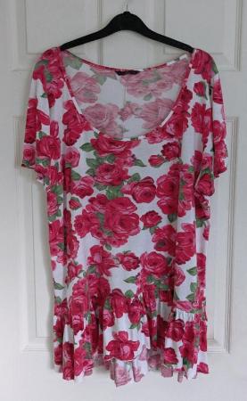 Image 1 of Lovely Ladies Flowered Top By Evie - Size 22/24