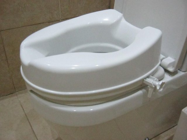 Preview of the first image of Homecraft Savanah Raised Toilet seat.