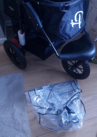 Image 3 of Petique Chinook Luxury Pet Stroller Incl Rain Cover