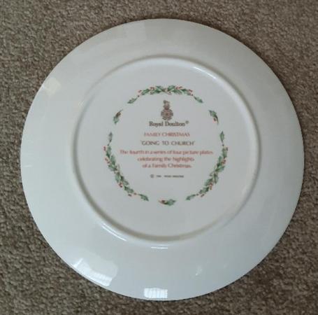 Image 2 of Vintage 1992 Royal Doulton Family Christmas Plate     BX18