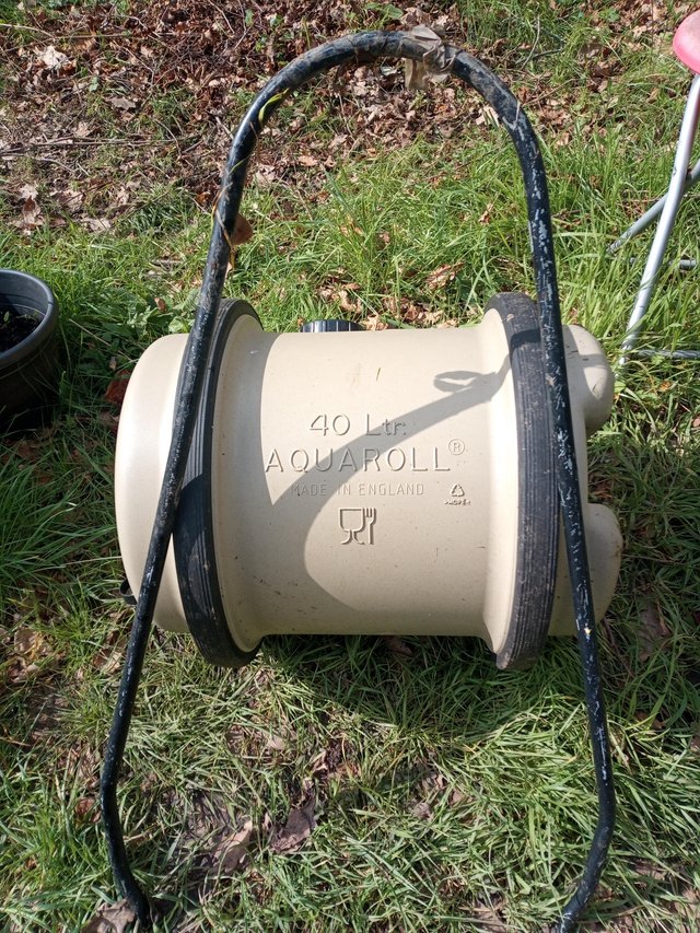 Preview of the first image of 40 litre aquaroll with wheeling bar.