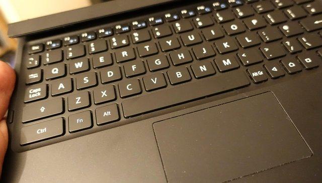 Image 10 of Sony Xperia Z4 Tablet SGP712 + Sony Bluetooth Keyboard