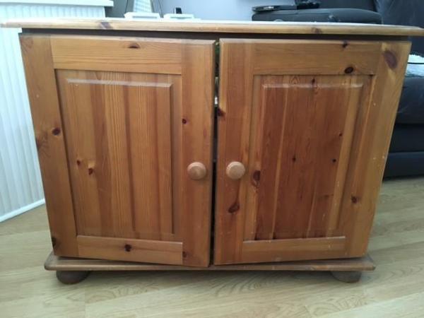 Image 3 of Solid TV Cabinet for sale in very good condition