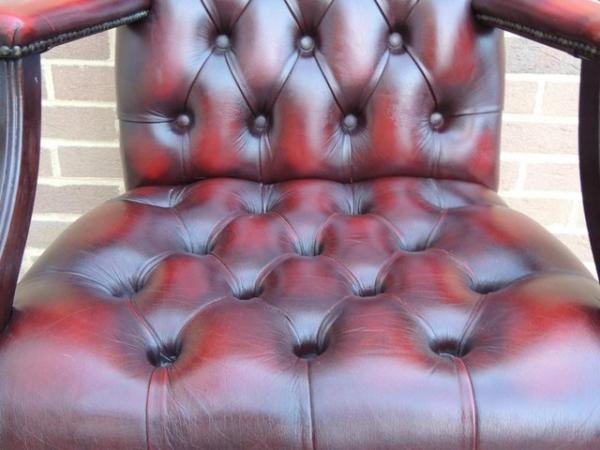 Image 10 of Dark Gainsborough Chair (UIK Delivery)