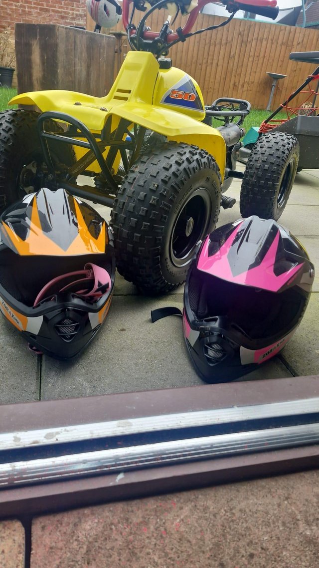 Preview of the first image of LT50 KIDS QUAD with 2 full face helmets.