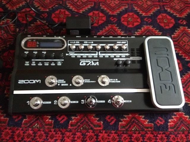 Preview of the first image of Zoom g7.1 multi effects pedal board.