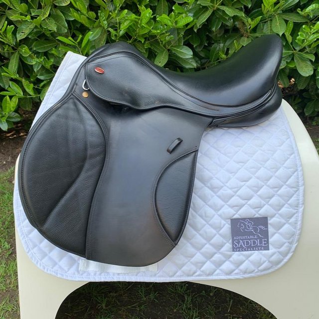 Preview of the first image of Kent & Masters 17.5" S-Series Compact saddle (S3168).