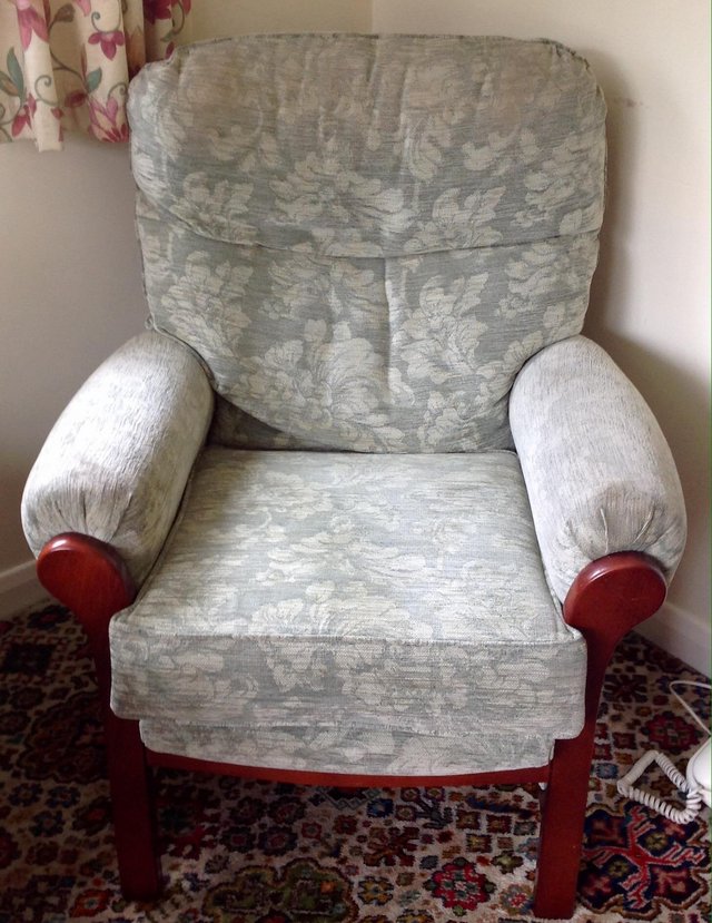 Preview of the first image of Green Cottage Suite 2 seater settee & 2 armchairs.