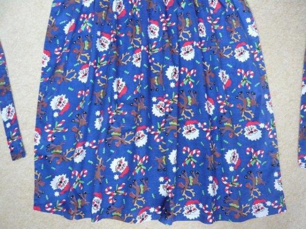 Image 2 of Christmas apron - ladies' very good condition