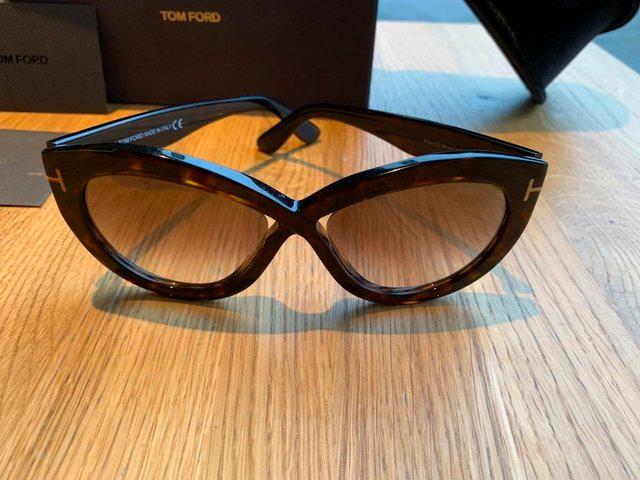 Preview of the first image of Tom Ford Diane-02 Sunglasses - Havana frame.