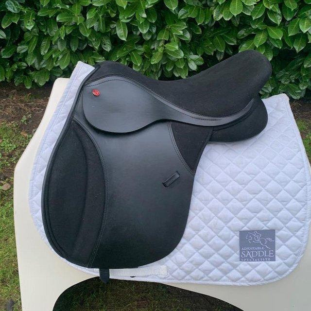 Preview of the first image of Thorowgood T4 17 inch cob saddle (S2966).