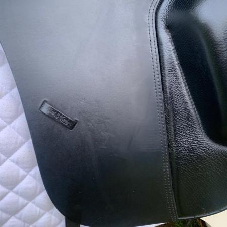 Image 13 of Kent & Masters 17 inch Low Profile Dressage saddle