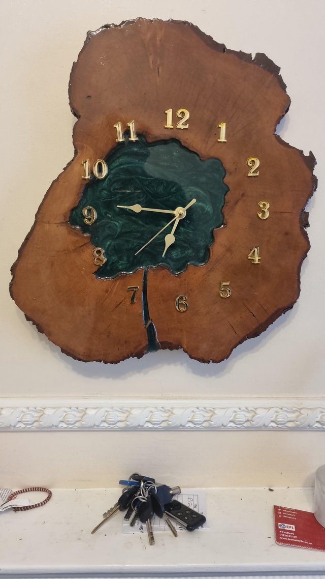 Preview of the first image of Hand made clock in oak / resin.