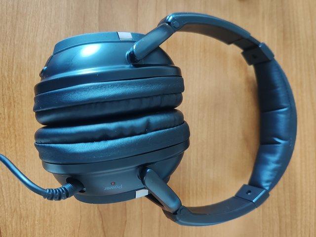 Preview of the first image of Lindy NC40 noise cancelling headphones (corded).
