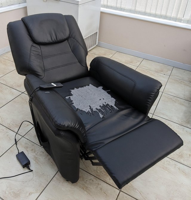 Preview of the first image of Electronic rise and recline chair (£50, no offers).