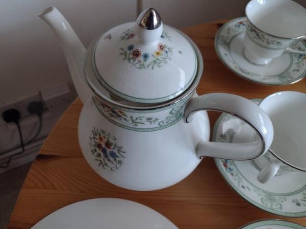 Image 3 of Wedgewood 22 pieces teaset limited edition