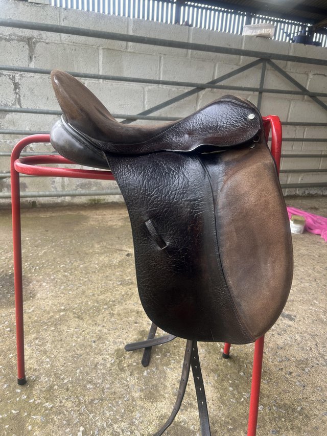Preview of the first image of Albion Lux dressage saddle.