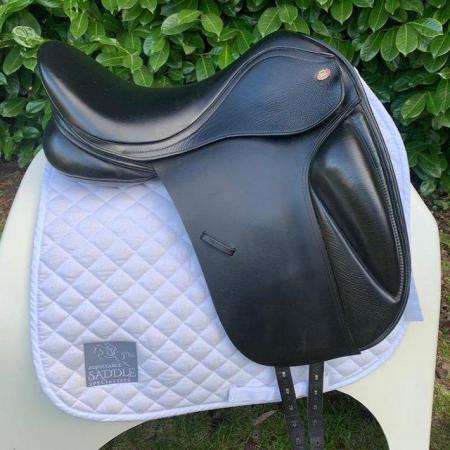 Image 10 of Kent & Masters 17.5” S-Series High Wither Dressage saddle