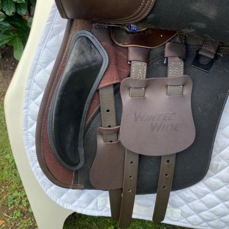 Image 4 of Wintec Wide 17.5" gp saddle (S3124)