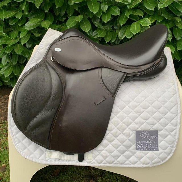 Preview of the first image of Thorowgood t8 17 inch Compact saddle.