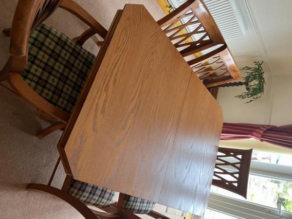 Image 3 of Solid Wood Extendable Table with 6 Chairs