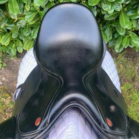 Image 9 of Kent & Masters 17 inch  S-Series High Wither Dressage Saddle