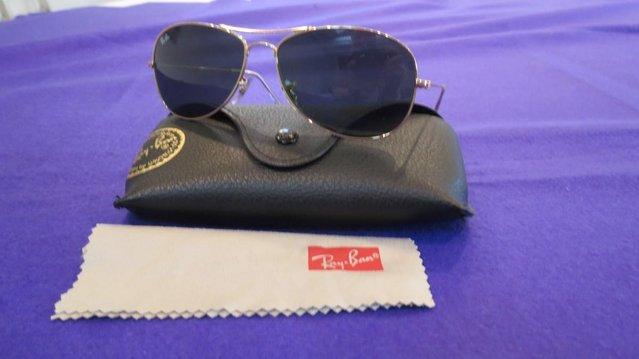 Preview of the first image of Men's Ray Ban Sunglasses, Aviator Frame Style.