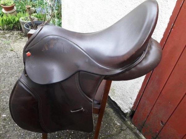Image 2 of M&J brown saddle 17.5" medium fit