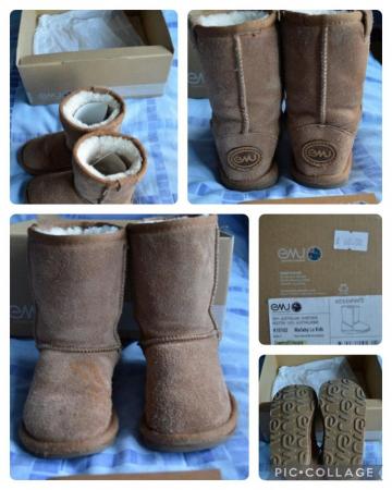 Image 3 of Wallaby Lo EMU Sheepskin Boots Size UK 8 KIDS