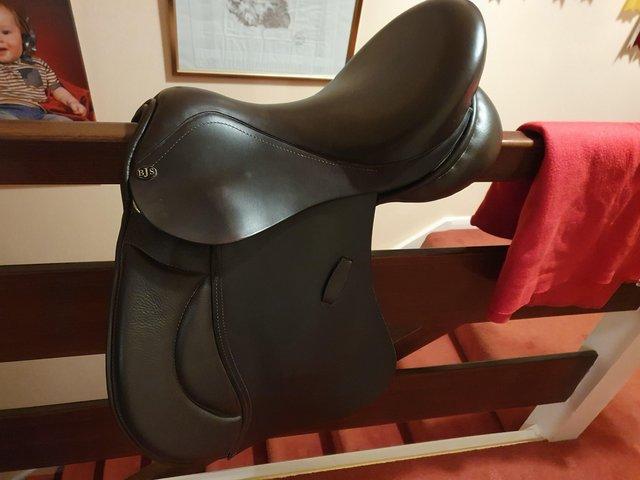Preview of the first image of 17" heat adjusted brown leather GP saddle.