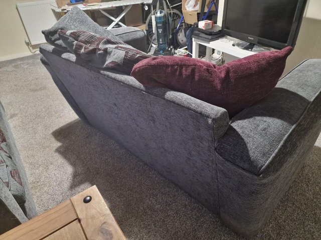 Preview of the first image of FREE IN PENCOED Used 2 to 3 Seat Settee Grey&Maroon.