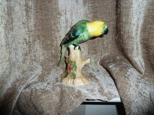 Image 1 of Budgie BESWICK.  green budgie  number 930 good condition