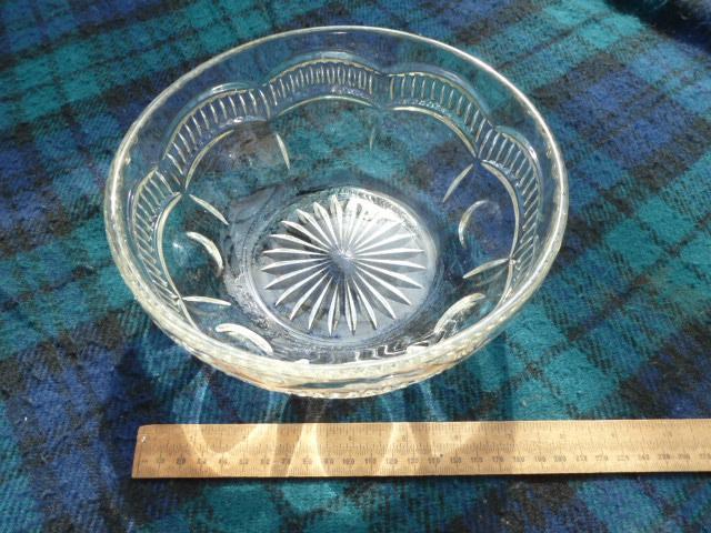 Preview of the first image of Attractive old glass bowl patterned.