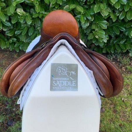 Image 6 of Bates Caprilli 17.5 inch gp saddle