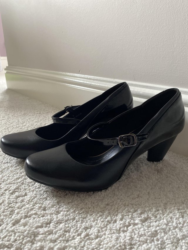 Preview of the first image of Womens’ heels (black, elegant).