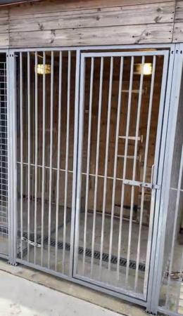 Image 4 of Pet kennel / pen  for sale
