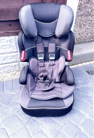 Image 1 of childs car seat fits any car.