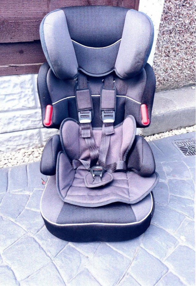 Preview of the first image of childs car seat fits any car..