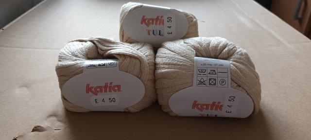 Preview of the first image of Katia tul (sole) yarn to knit one scarf.