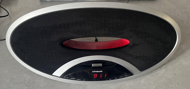 Preview of the first image of Polaroid Curve CA663 Clock / Radio / IPod Dock.