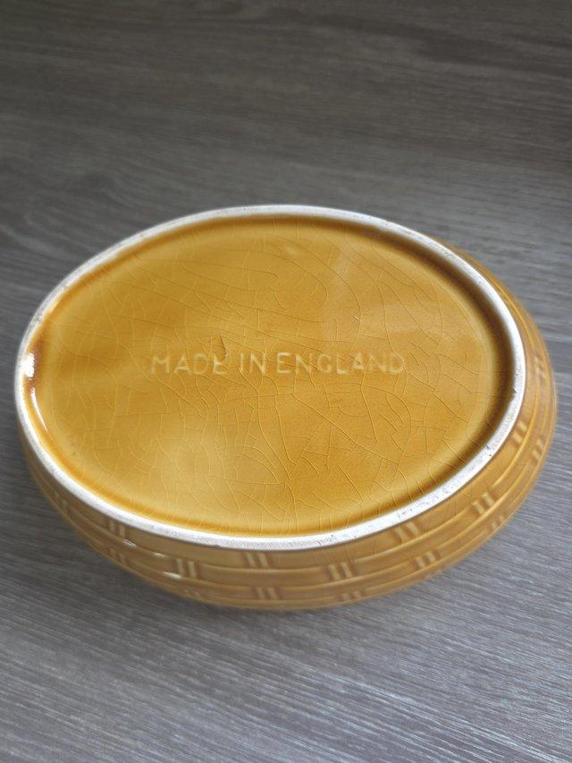 VINTAGE CHICKEN EGG HOLDER, IN LIGHT BROWN EXCELLENT CONDITI — photo 3 of 3