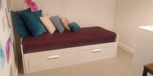 Preview of the first image of Day-bed with foam mattress and 2 drawers.