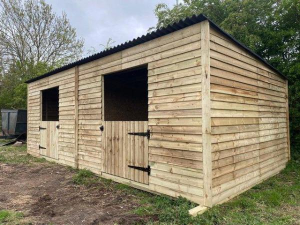 Image 1 of 40ft x 10ft mobile stable block.