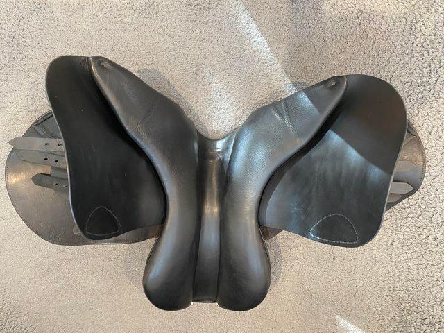 Preview of the first image of 17” Stubben Portos jump saddle 31cm width.