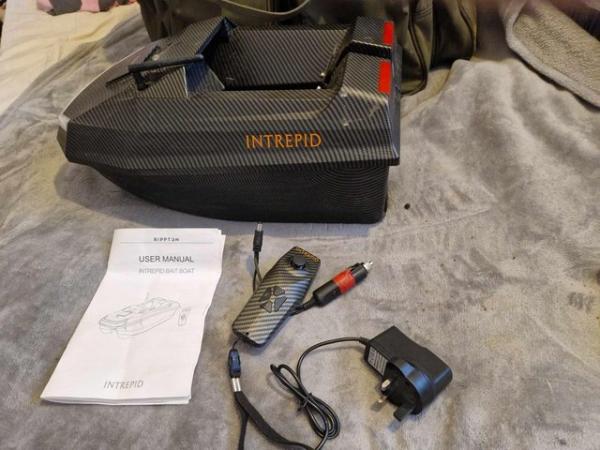 Image 3 of Intrepid Bait Boat and Bag
