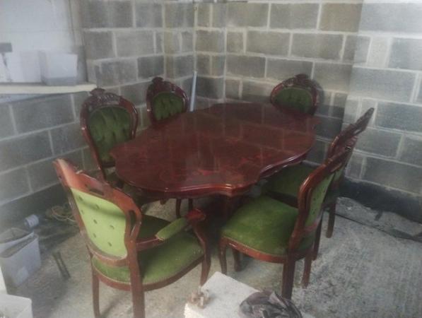 Image 1 of Stunning dining room table and 6 chairs