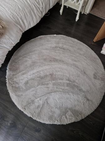 Image 1 of Dunelm supersoft round rug.