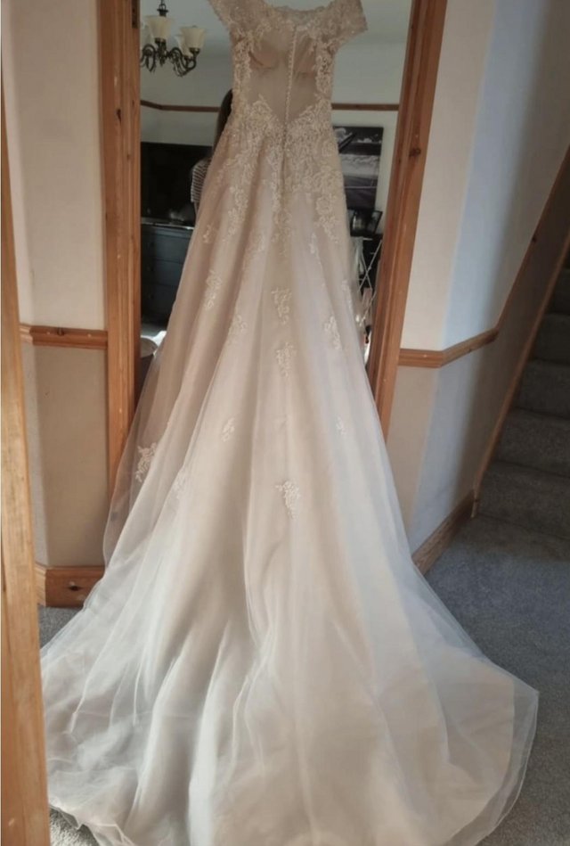 Preview of the first image of Ivory Wedding dress size 8.